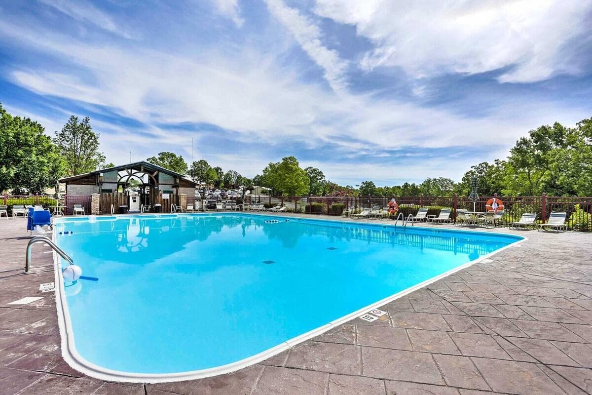 4 Seasonal Outdoor Pools (Open Memorial Day - Labor Day)